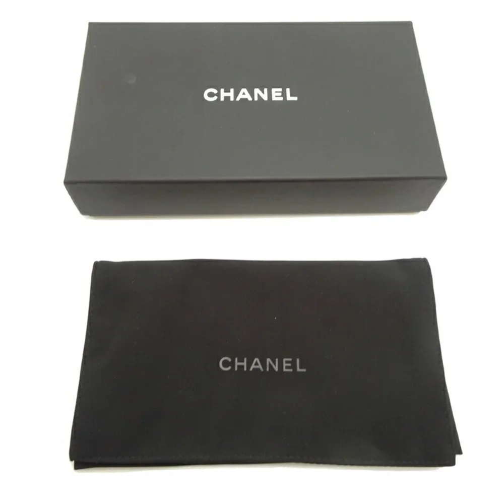 CHANEL White Caviar Leather Wallet